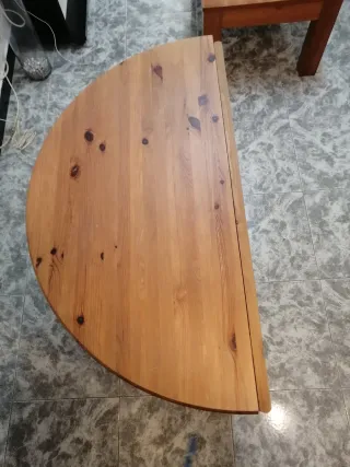 Mesa auxiliar de madera
