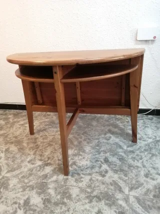 Mesa auxiliar de madera