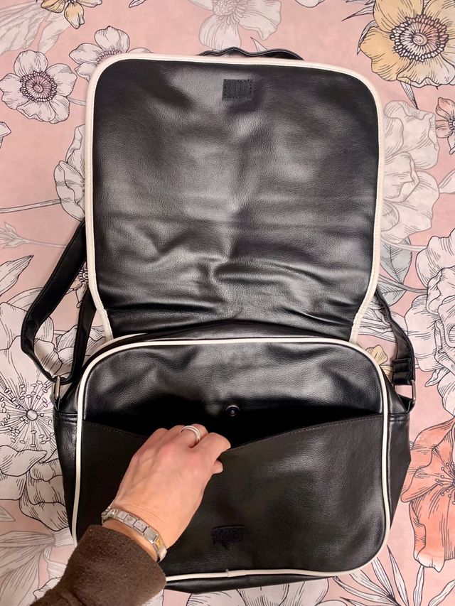 Cartera efecto piel negro y blanco