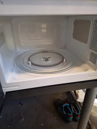 Microondas Taurus Instant Black 700W 20L