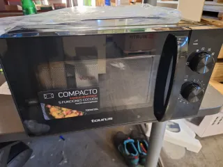 Microondas Taurus Instant Black 700W 20L