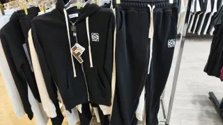 Conjunto deportivo Loewe mujer negro y blanco