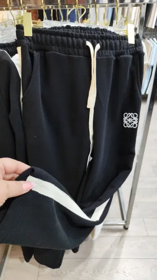 Conjunto deportivo Loewe mujer negro y blanco