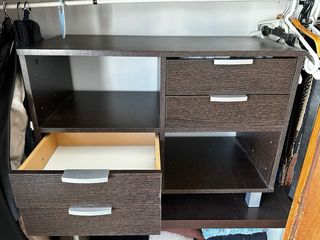 Aparador de madera con cajones