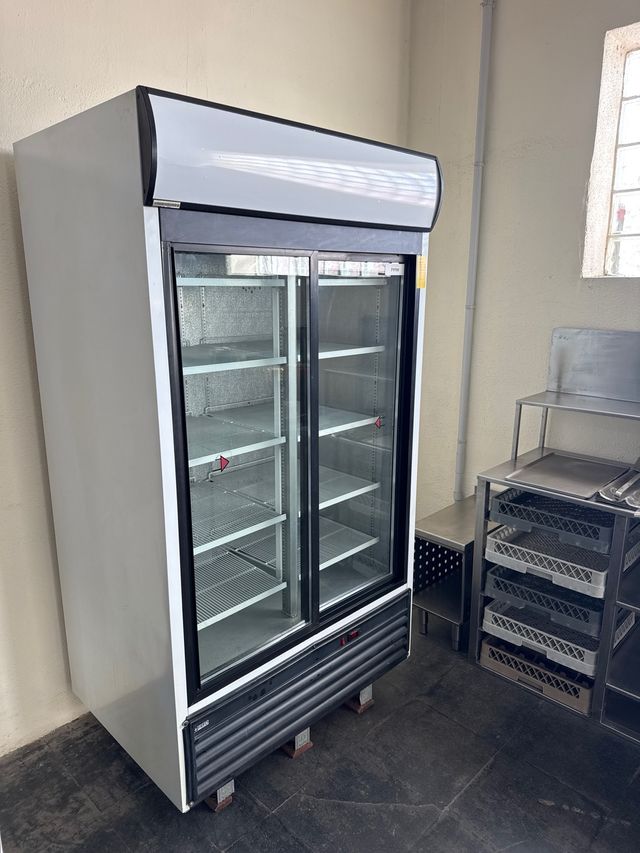 Nevera expositora puerta corredera