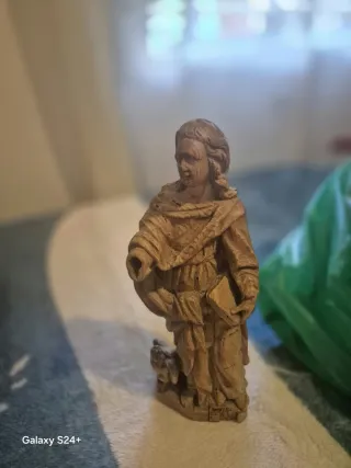 Figura antigua de madera