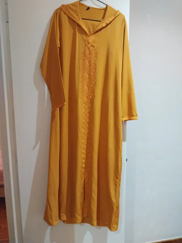 Jelaba amarilla talla M