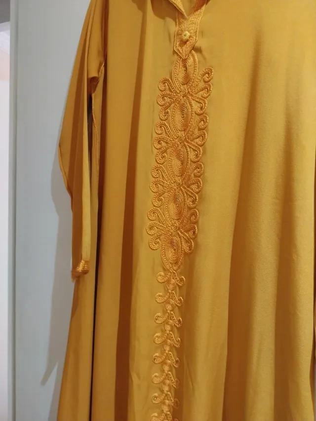 Jelaba amarilla talla M