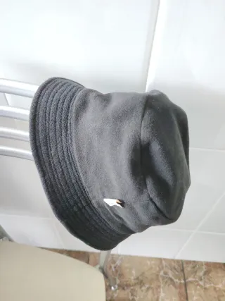 Gorro impermeable verde oscuro con forro