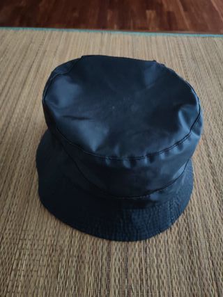 Gorro impermeable verde oscuro con forro