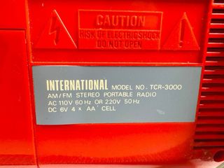 International Pop Red Radio Stereo Vintage Design