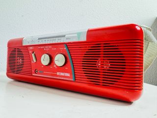 International Pop Red Radio Stereo Vintage Design
