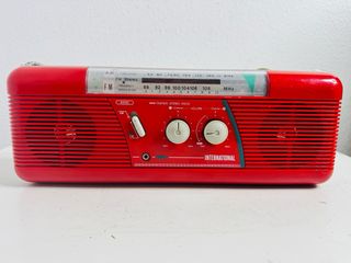 International Pop Red Radio Stereo Vintage Design