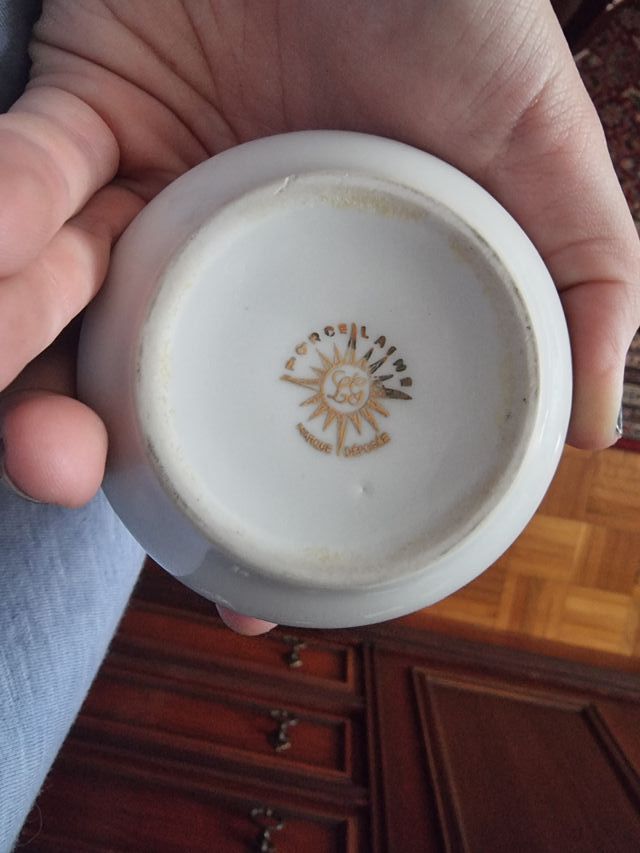 Piatto decorativo in porcellana con sole dorato