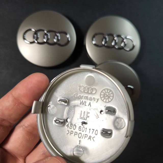 TAPABUJES AUDI 60mm GRIS - EMBLEMA LLANTAS AUDI