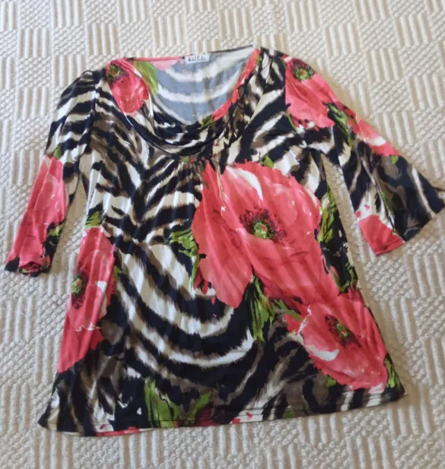 Blusa manga larga estampado floral cebra