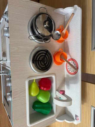 Cocinita de juguete de madera