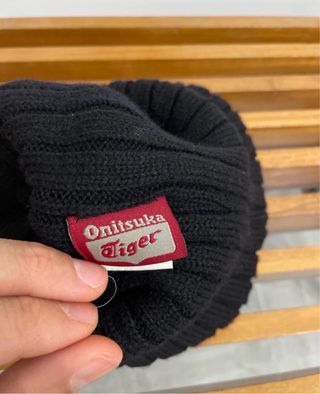 Berretto Onitsuka Tiger nero con scritta