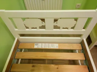 Cama infantil IKEA Kritter blanca.