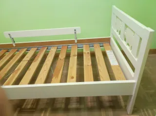 Cama infantil IKEA Kritter blanca.