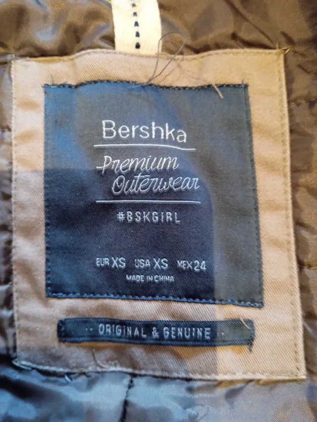 Cazadora de invierno beige con capucha