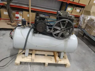 Compresor de aire industrial 300L