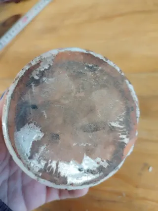 Antiguo tintero de cerámica decorado