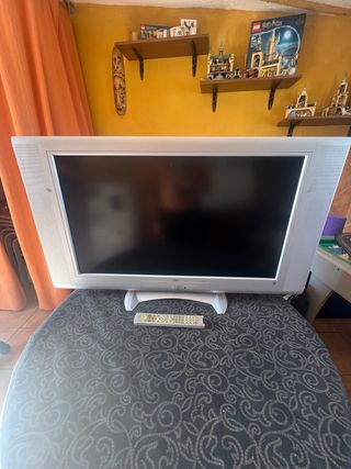 TV OKI 32 pulgadas Plata