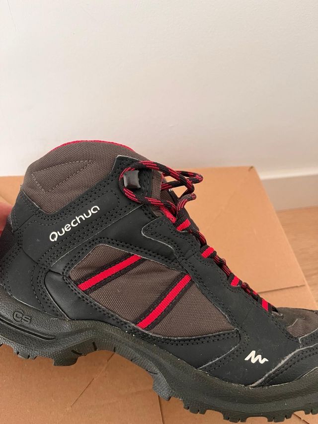 Botas de montaña Quechua mujer negras y rojas