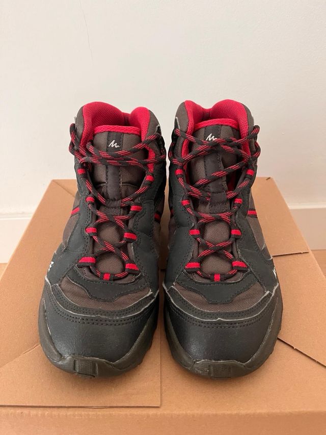 Botas de montaña Quechua mujer negras y rojas