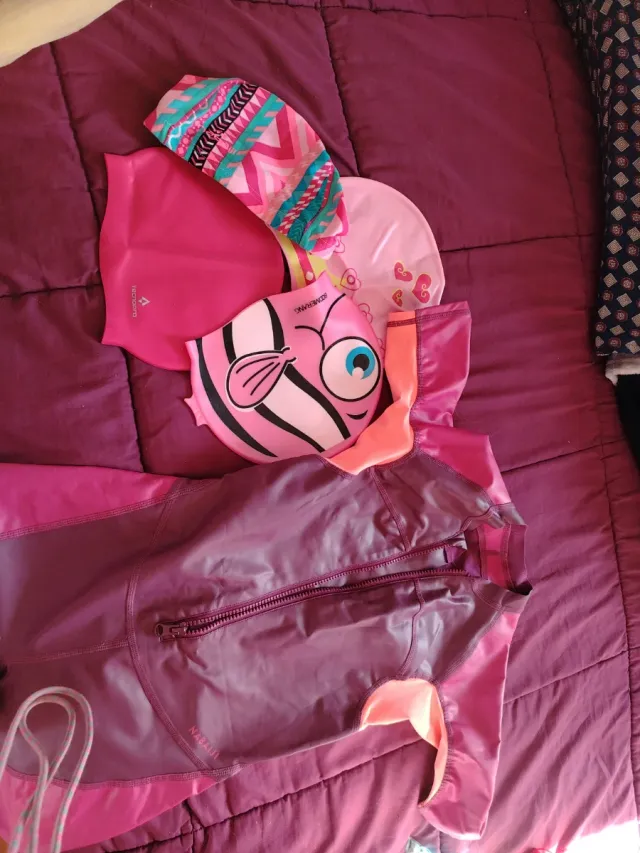 Neopreno niña y gorros natación