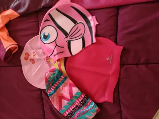 Neopreno niña y gorros natación