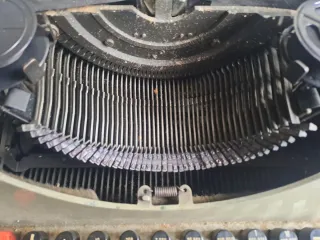 Máquina de escribir Hispano Olivetti Lexicon 80