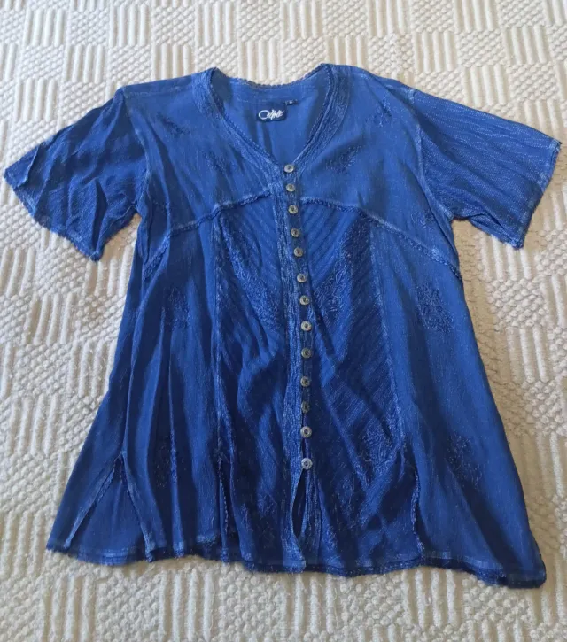 Blusa vaquera azul con botones