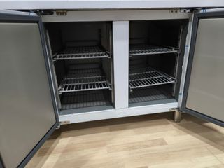 Bajo mostrador refrigerada 3 puertas