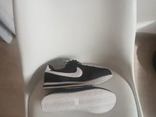 Deportivas Nike Negras y Blancas