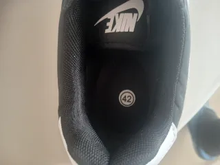 Deportivas Nike Negras y Blancas