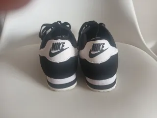 Deportivas Nike Negras y Blancas