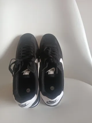 Deportivas Nike Negras y Blancas
