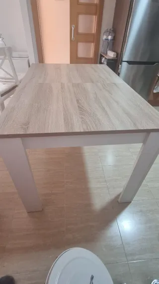 Tavolo allungabile e 4 sedie in legno