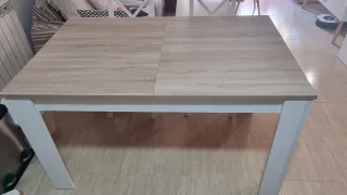 Tavolo allungabile e 4 sedie in legno