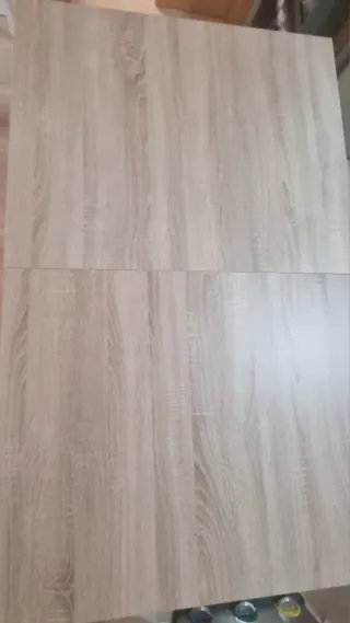 Tavolo allungabile e 4 sedie in legno