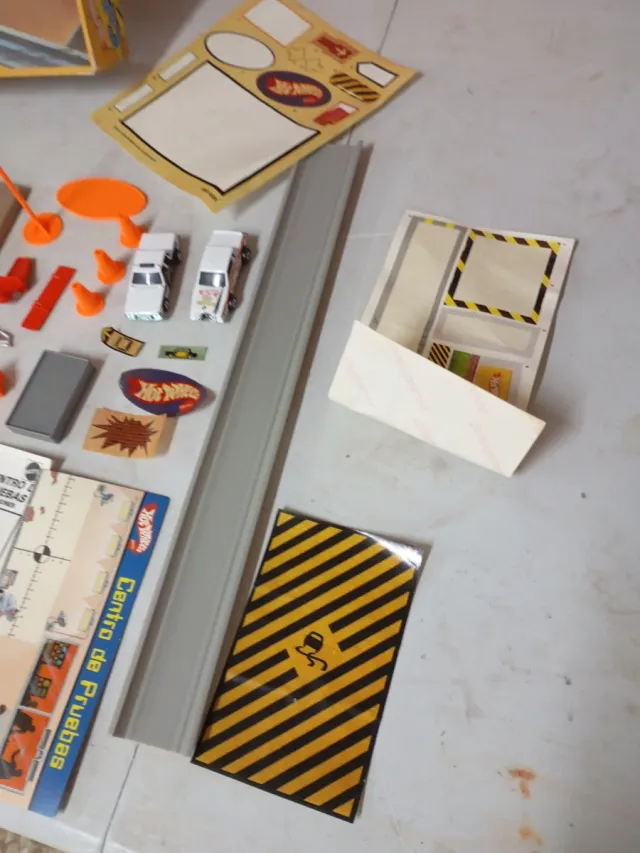 Hot Wheels Crack-Ups Centro de Pruebas y puente