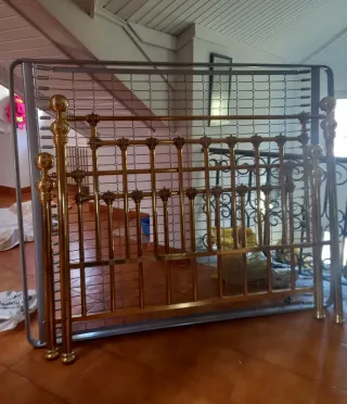 Cama completa antigua metal dorado