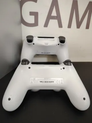 PS4 Slim 500GB Plata + 2 Mandos 1 Año Garantía.