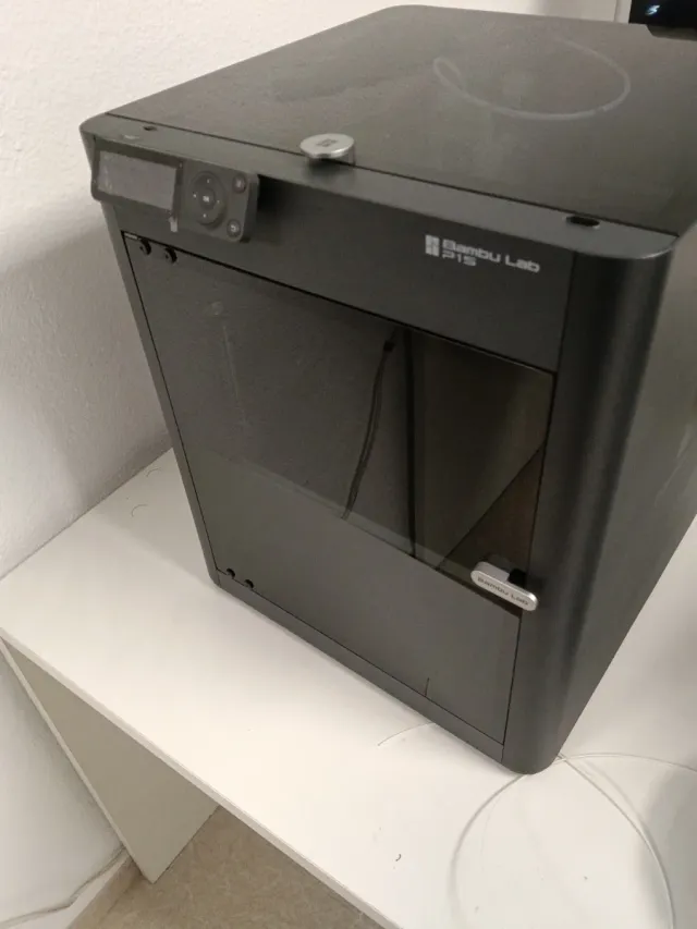 Impresora 3D Bambu Lab P1S Cerrada