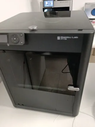 Impresora 3D Bambu Lab P1S Cerrada