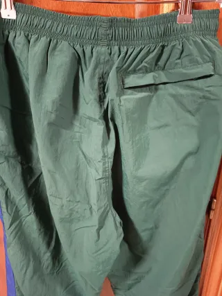 Pantalón chándal Lacoste verde y azul