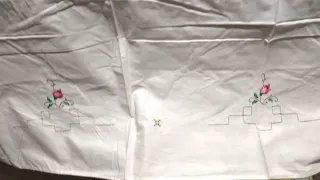 Tovaglia vintage ricamata 12 posti