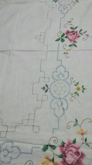 Tovaglia vintage ricamata 12 posti